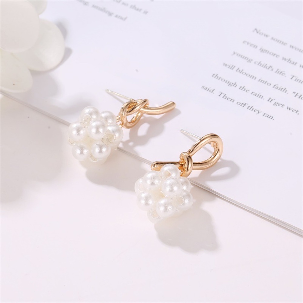 Asymmetric Knotted Pearl Earrings - Picture 3 of 4